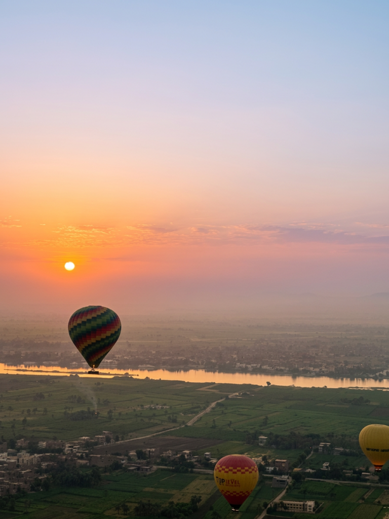 Luxor 768x1024